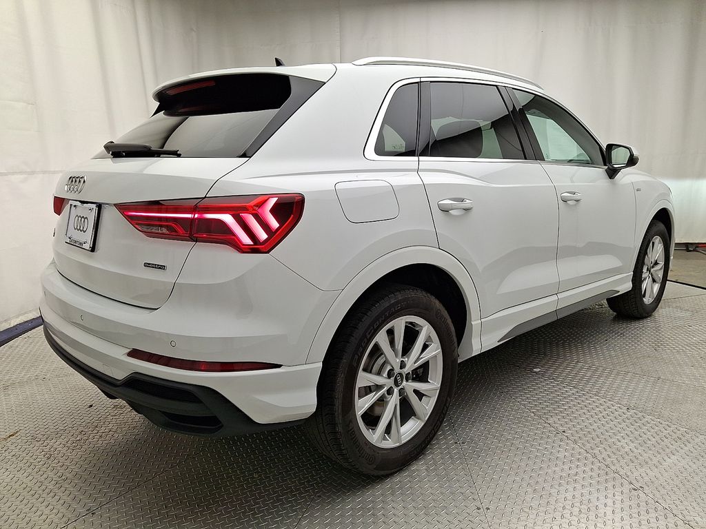 Thumbnail: 2023 Audi Q3 - 4