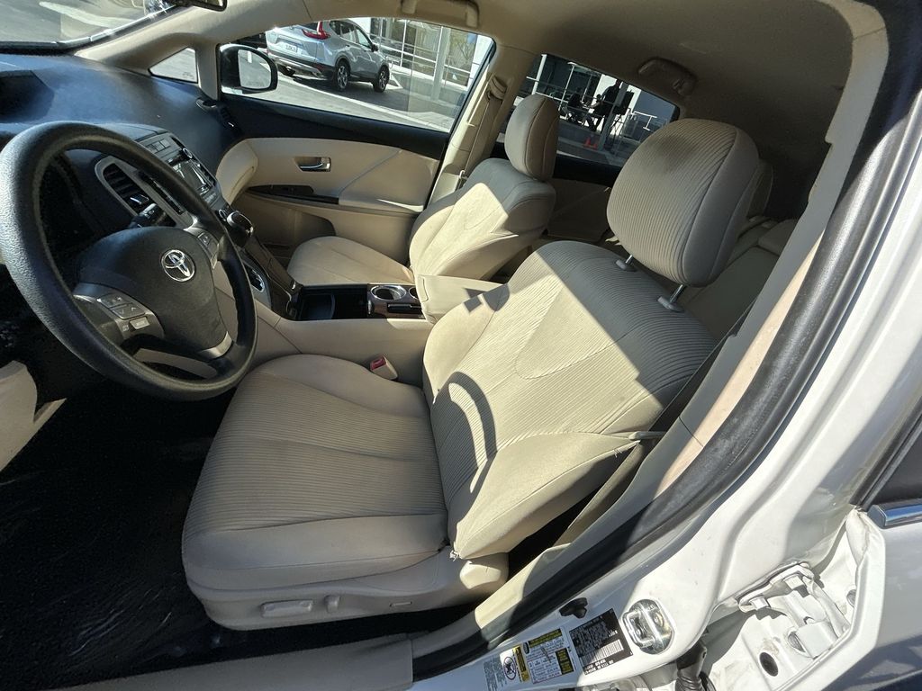 Thumbnail: 2010 Toyota Venza - 11