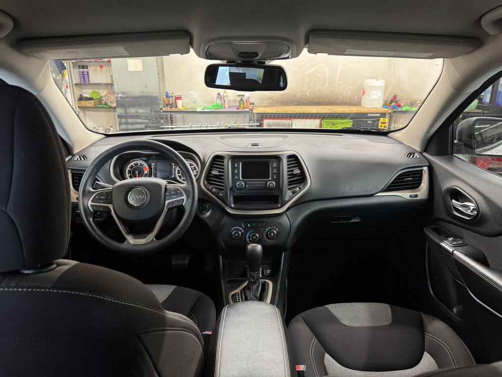 2016 Jeep Cherokee Sport