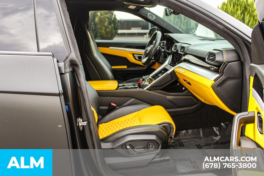 Used 2020 Blue Lamborghini Base image 21