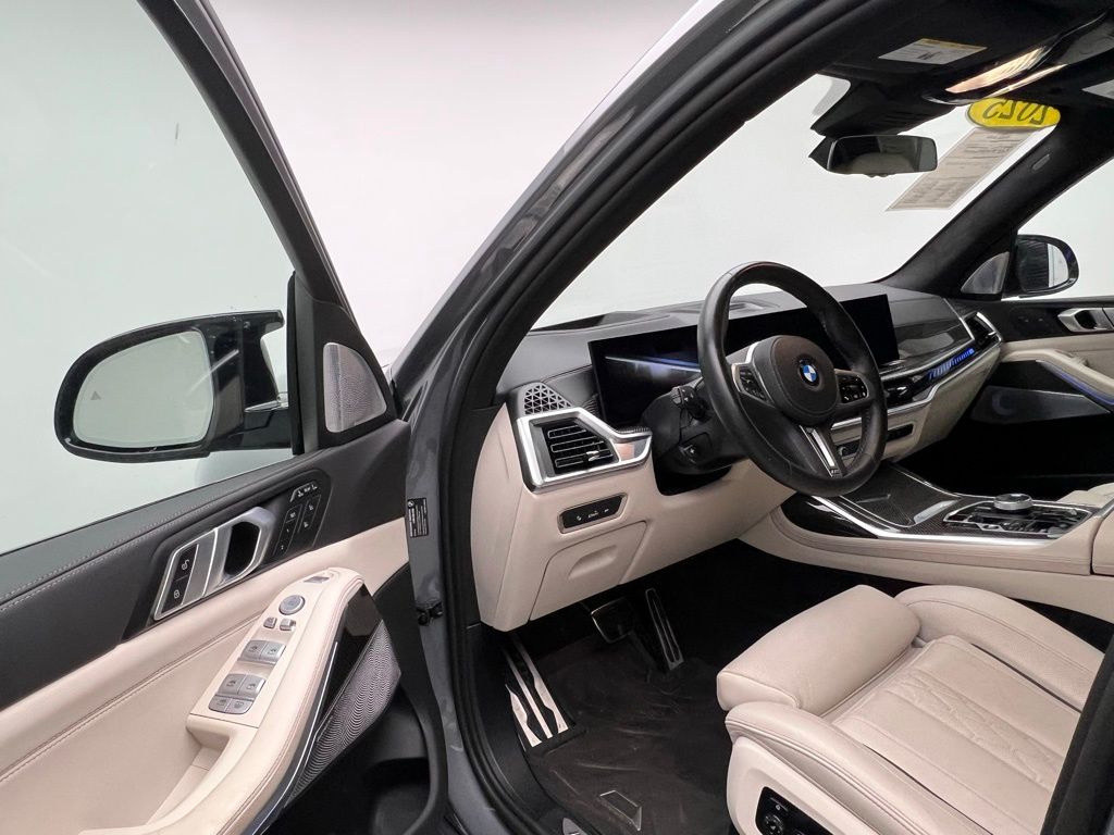 Thumbnail: 2025 BMW X7 - 24