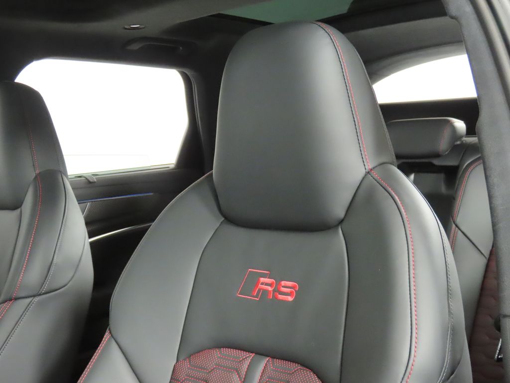 Thumbnail: 2026 Audi RS 6 - 32