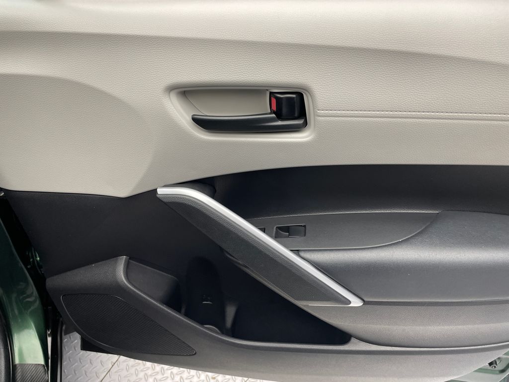 2022 Toyota Corolla Cross LE 14