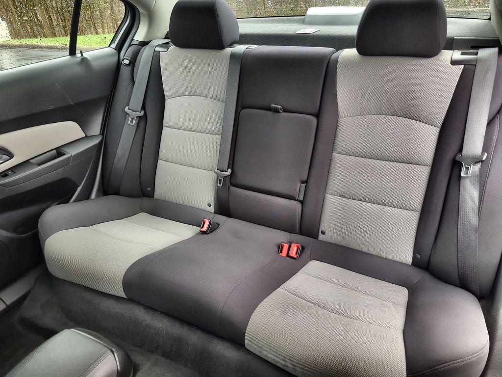 2014 Chevrolet Cruze LS 18