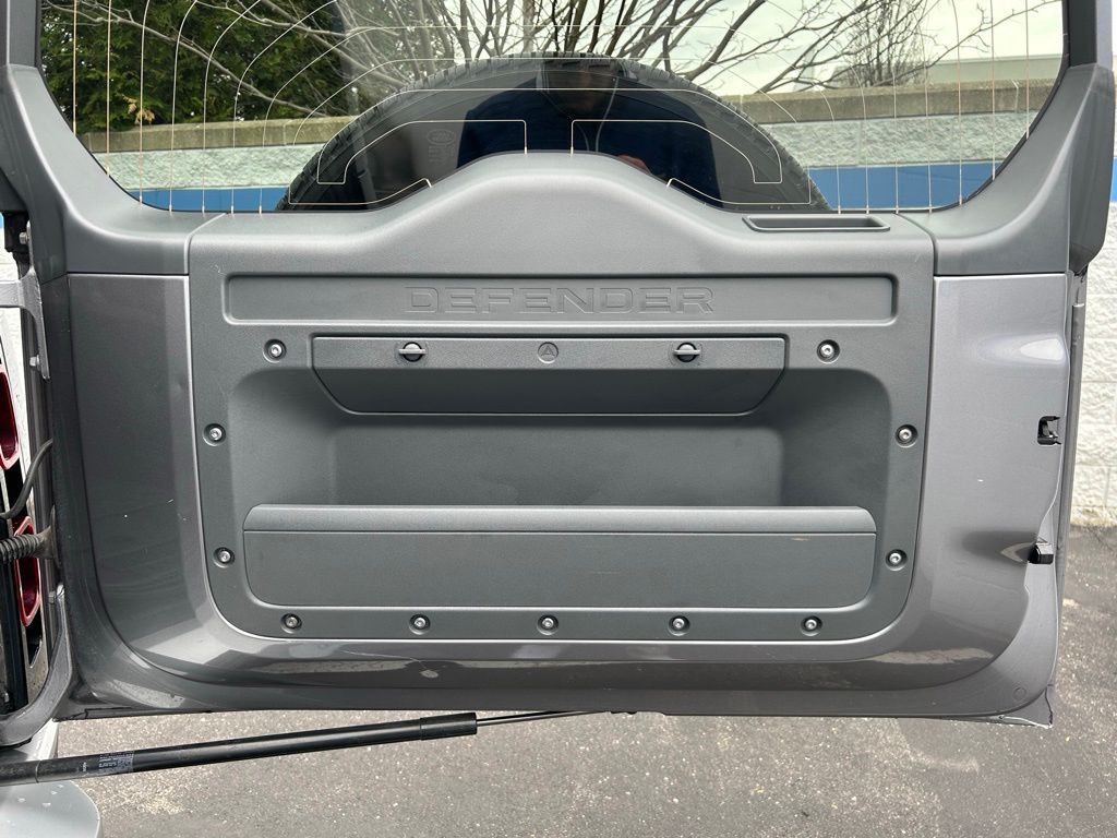 2024 Land Rover Defender 110 22