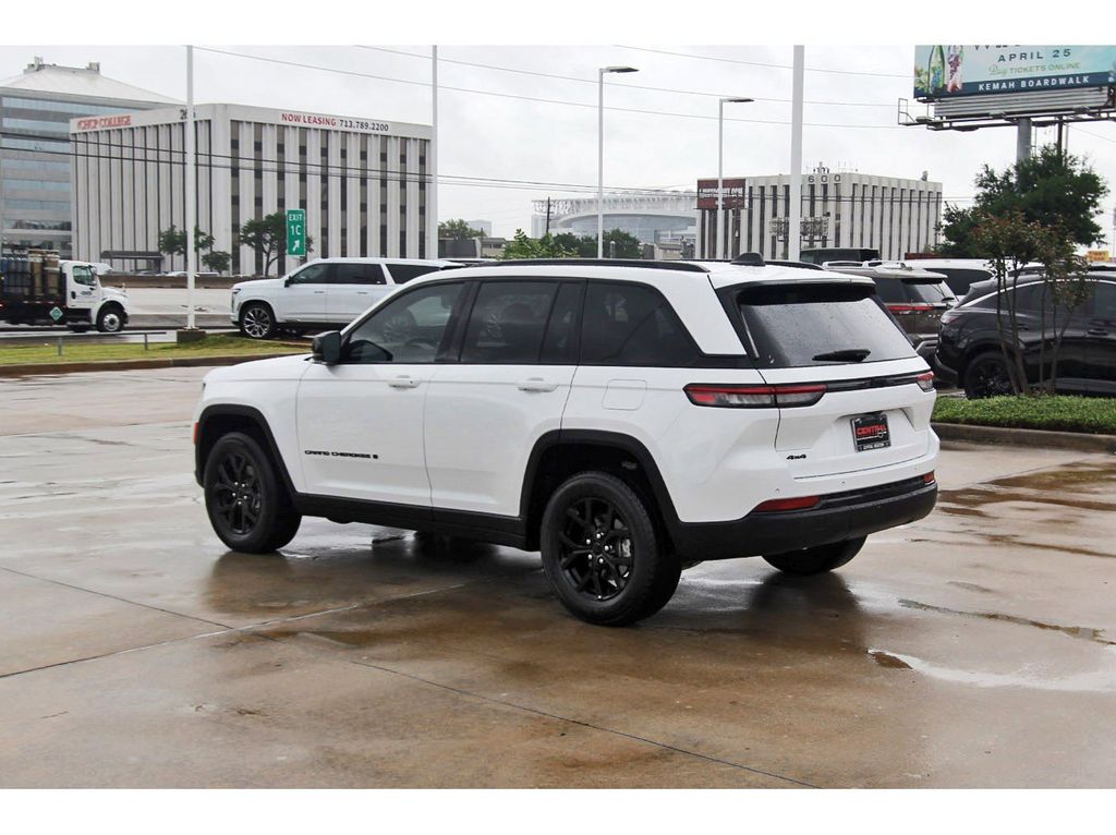 2025 Jeep Grand Cherokee Altitude - 3