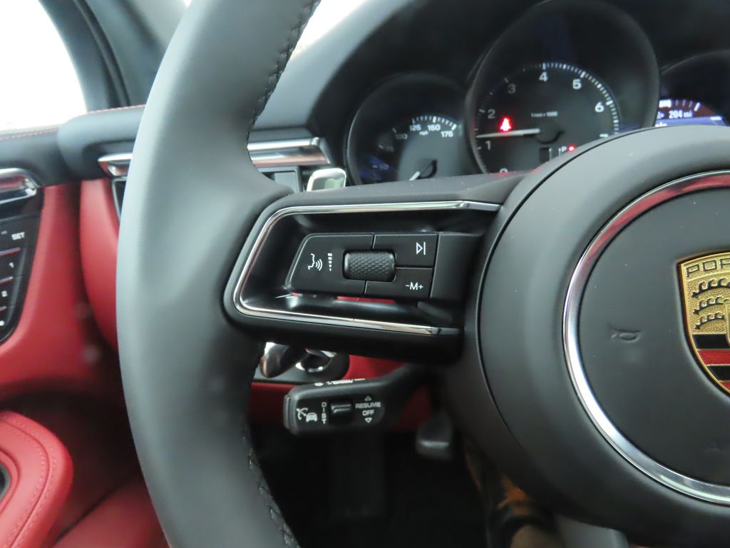 Thumbnail: 2025 Porsche Macan - 14