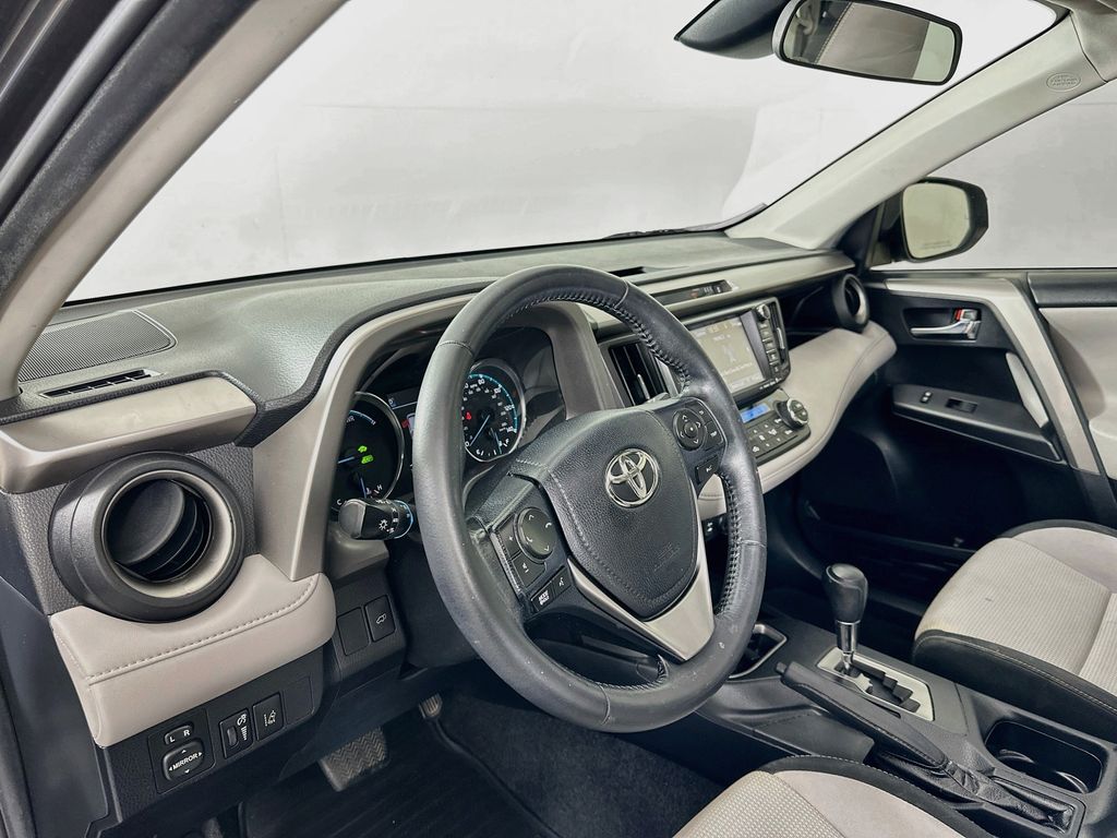 Thumbnail: 2017 Toyota RAV4 - 9