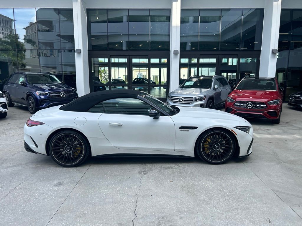 2022 Mercedes-Benz SL-Class Blanco (MANUFAKTUR Moonlight White Magno) Descapotable Tracción en las cuatro ruedas 9 velocidades Automática