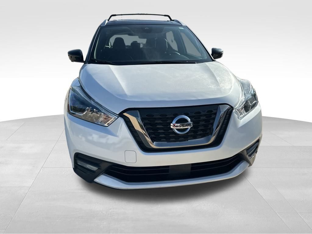 2020 Aspen White/Super Black Nissan Kicks SR FWD SUV