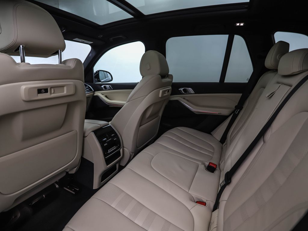 Thumbnail: 2022 BMW X5 - 21