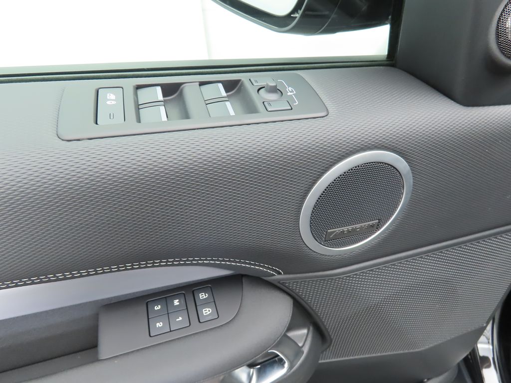 Thumbnail: 2026 Land Rover Discovery - 23