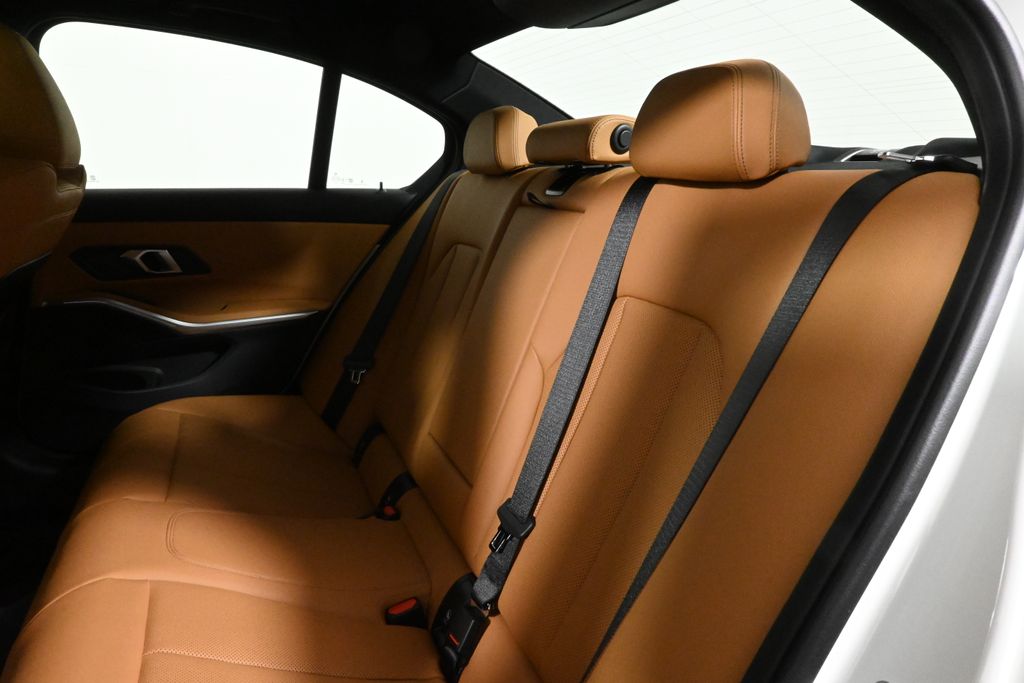 Thumbnail: 2025 BMW 3 Series - 4