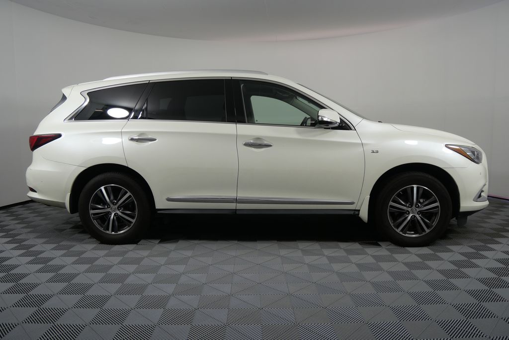 2017 INFINITI QX60 Base 2