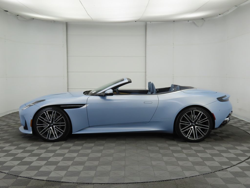 2025 Aston Martin DB12  8