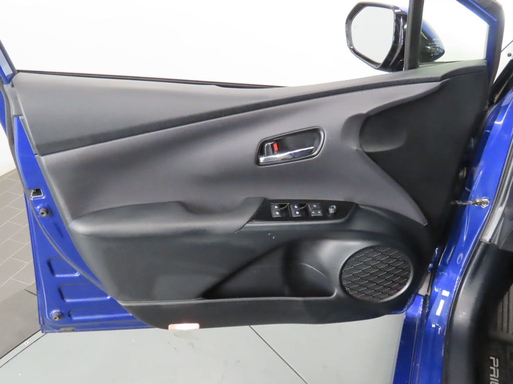 Thumbnail: 2017 Toyota Prius - 32