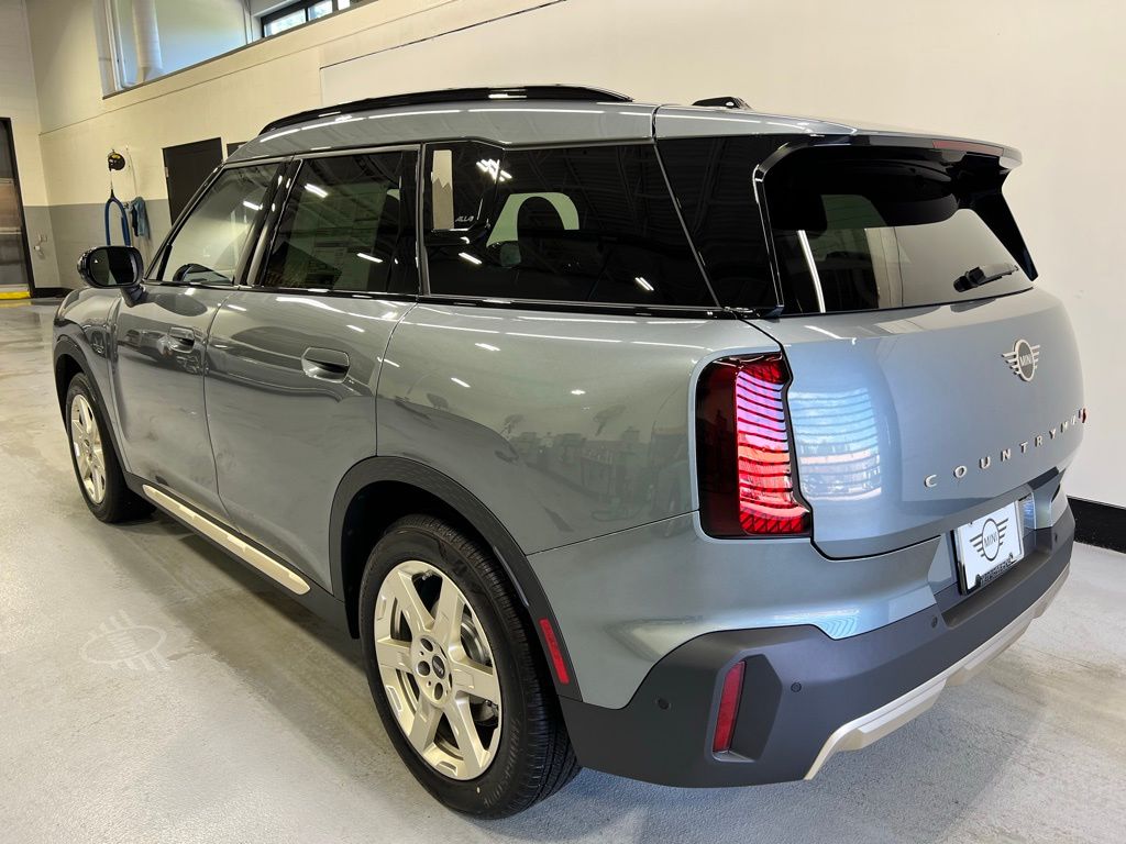 2025 MINI Cooper Countryman Base 6