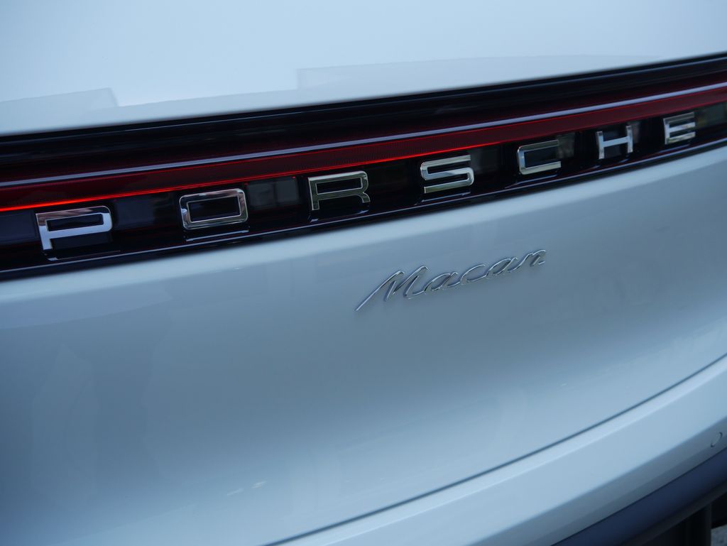 Thumbnail: 2026 Porsche Macan - 11