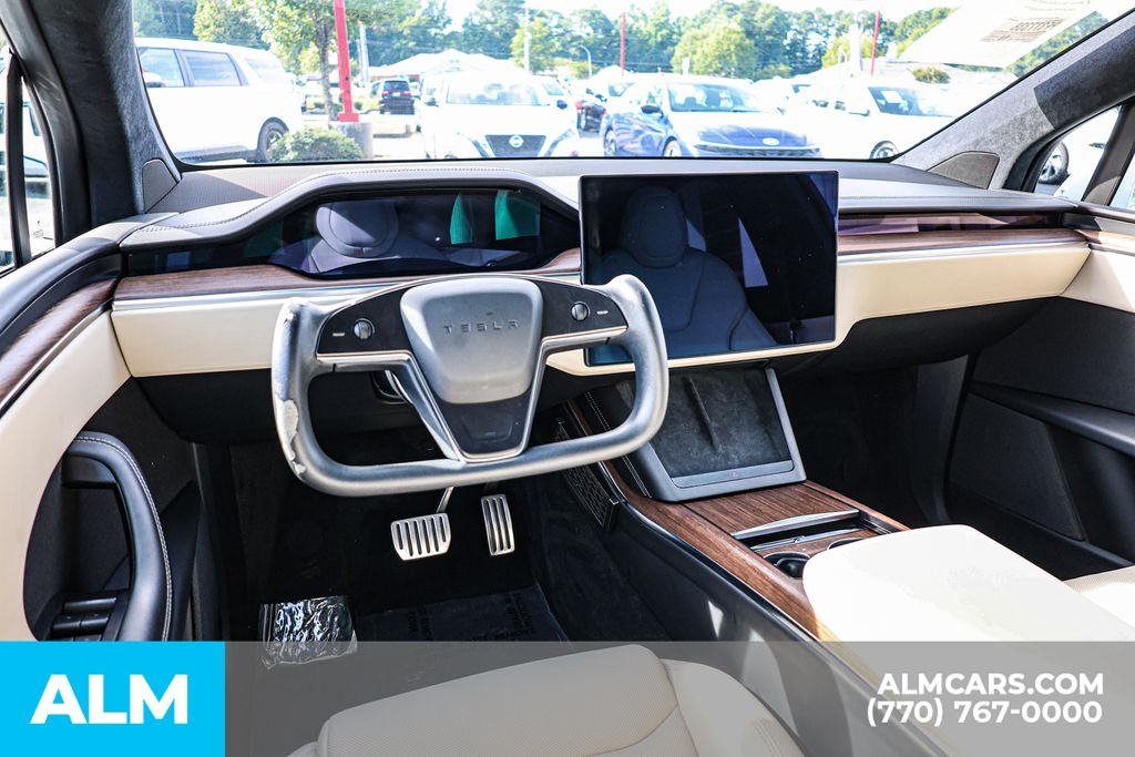 Used 2023 White Tesla Standard Range image 31