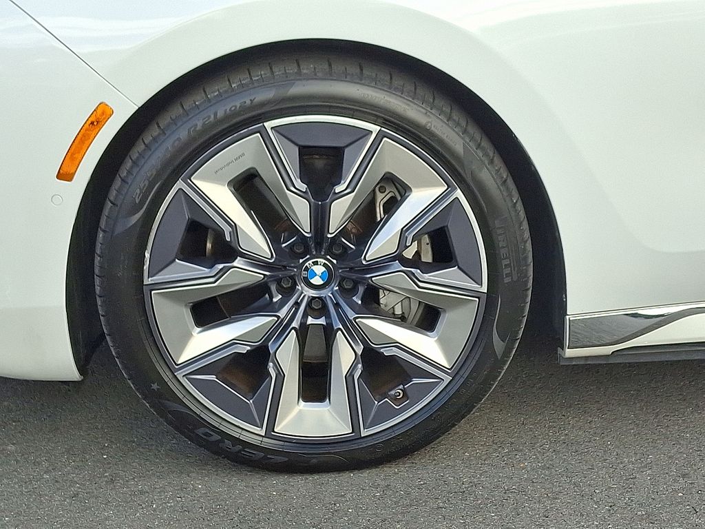 Thumbnail: 2023 BMW i7 - 8