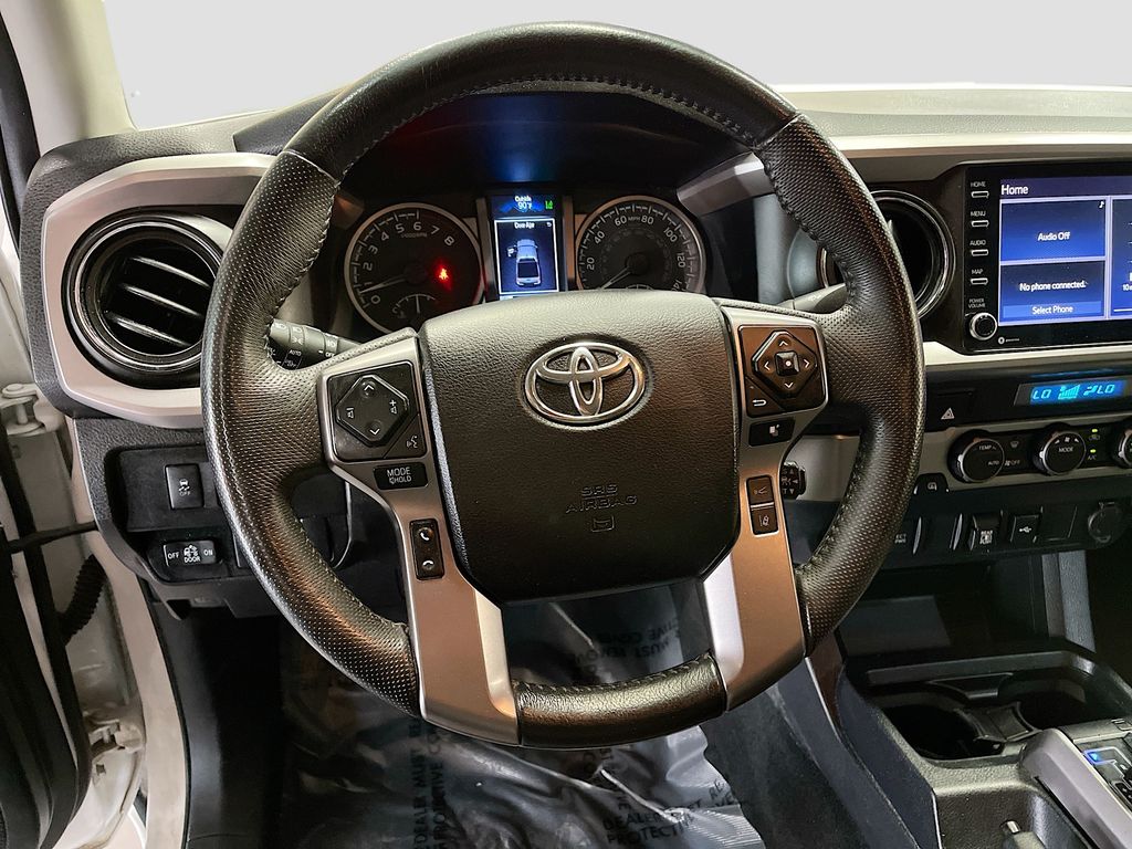 Used 2022 White Toyota SR5 image 11