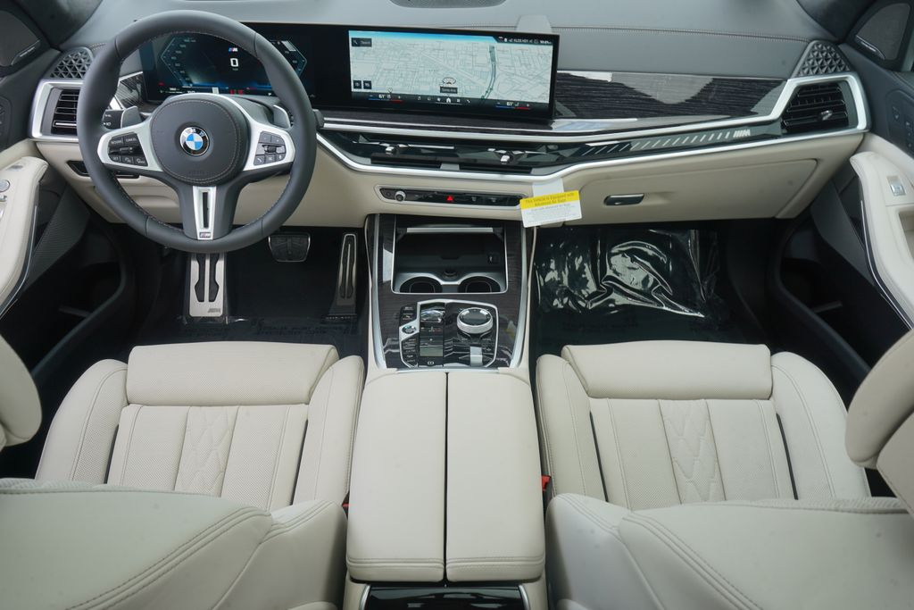 2025 BMW X7 M60i 13