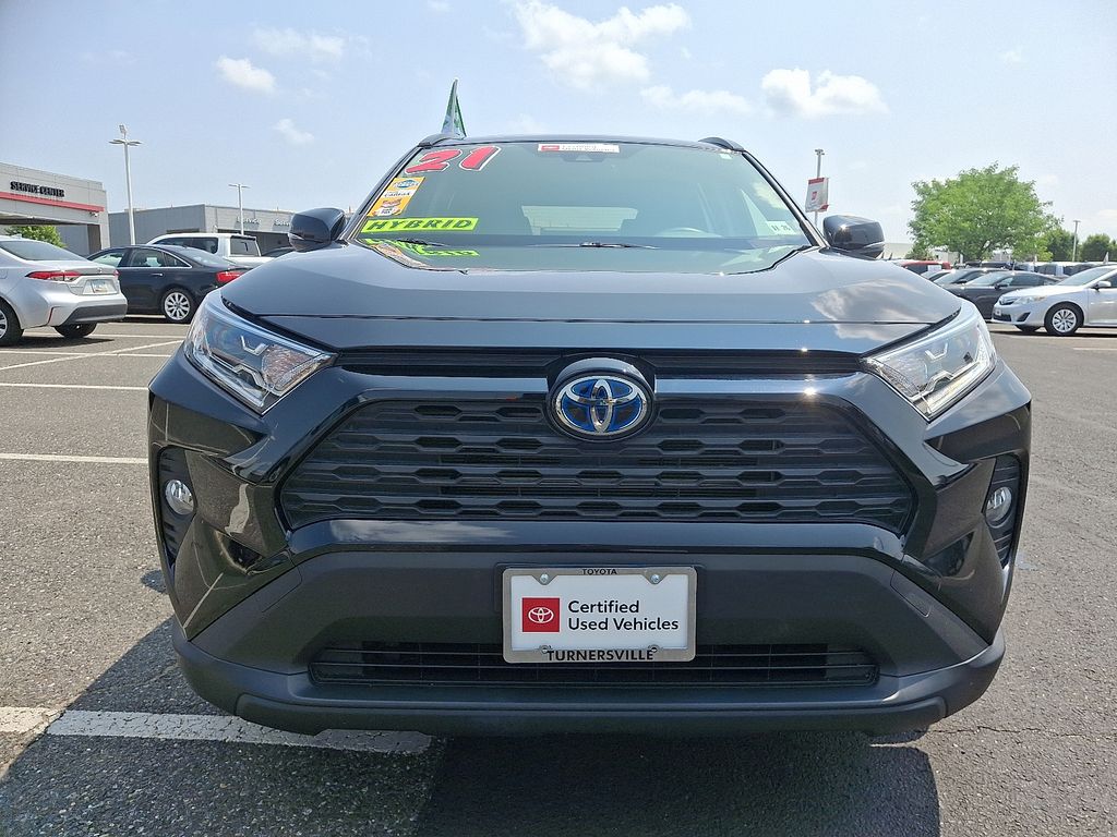 2021 Toyota RAV4 XLE 2
