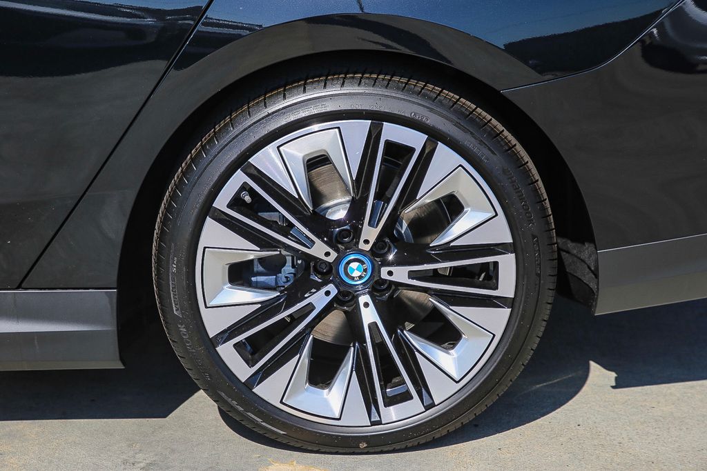 2024 BMW i5 eDrive40 11