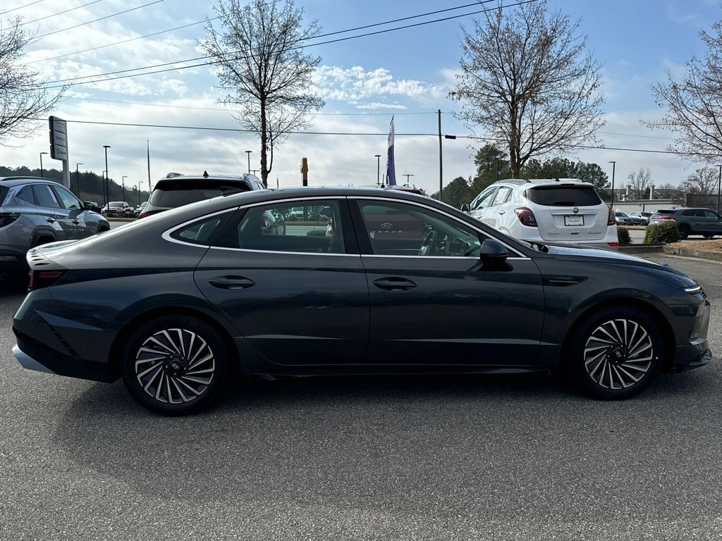 2025 Hyundai Sonata Hybrid Limited photo 3