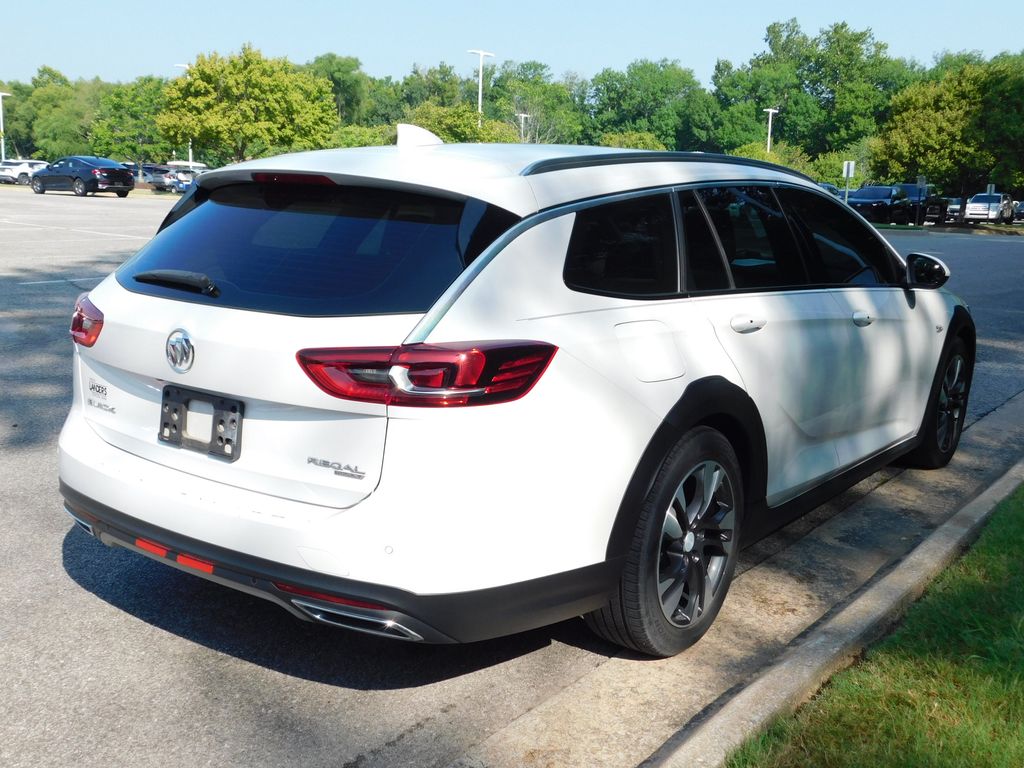 Thumbnail: 2018 Buick Regal - 4