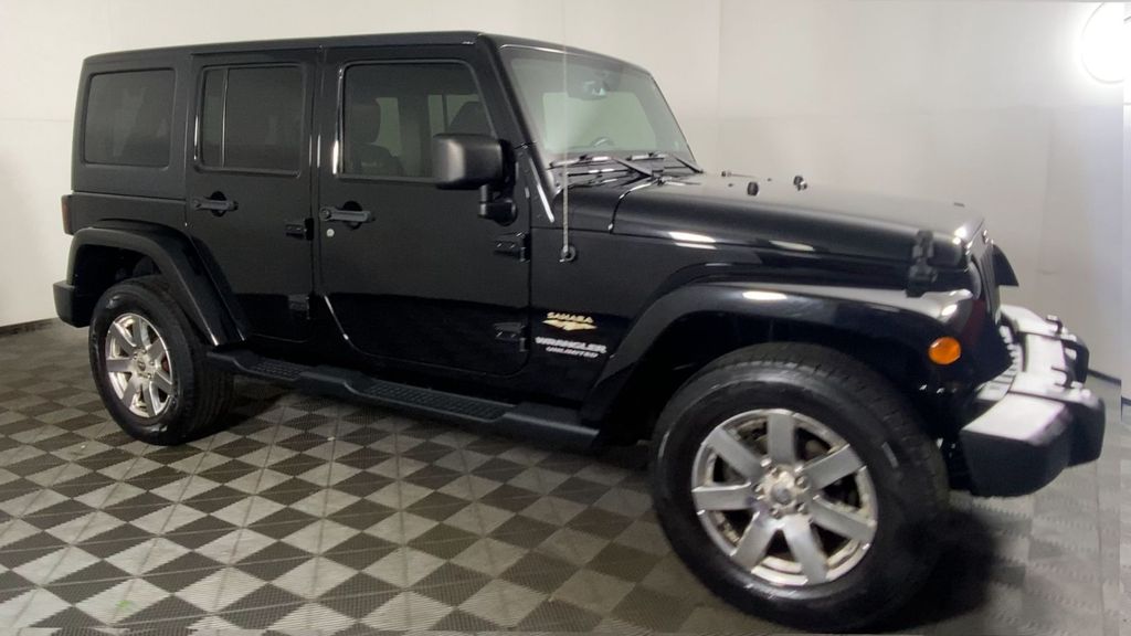 2013 Jeep Wrangler Unlimited Sahara 2