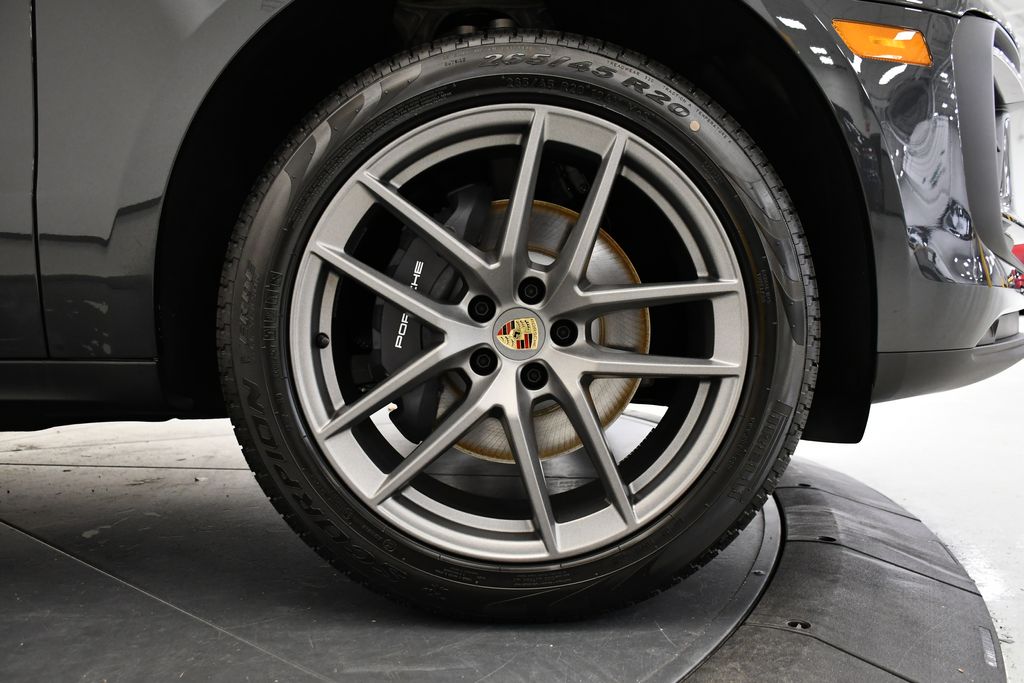 Thumbnail: 2026 Porsche Macan - 19