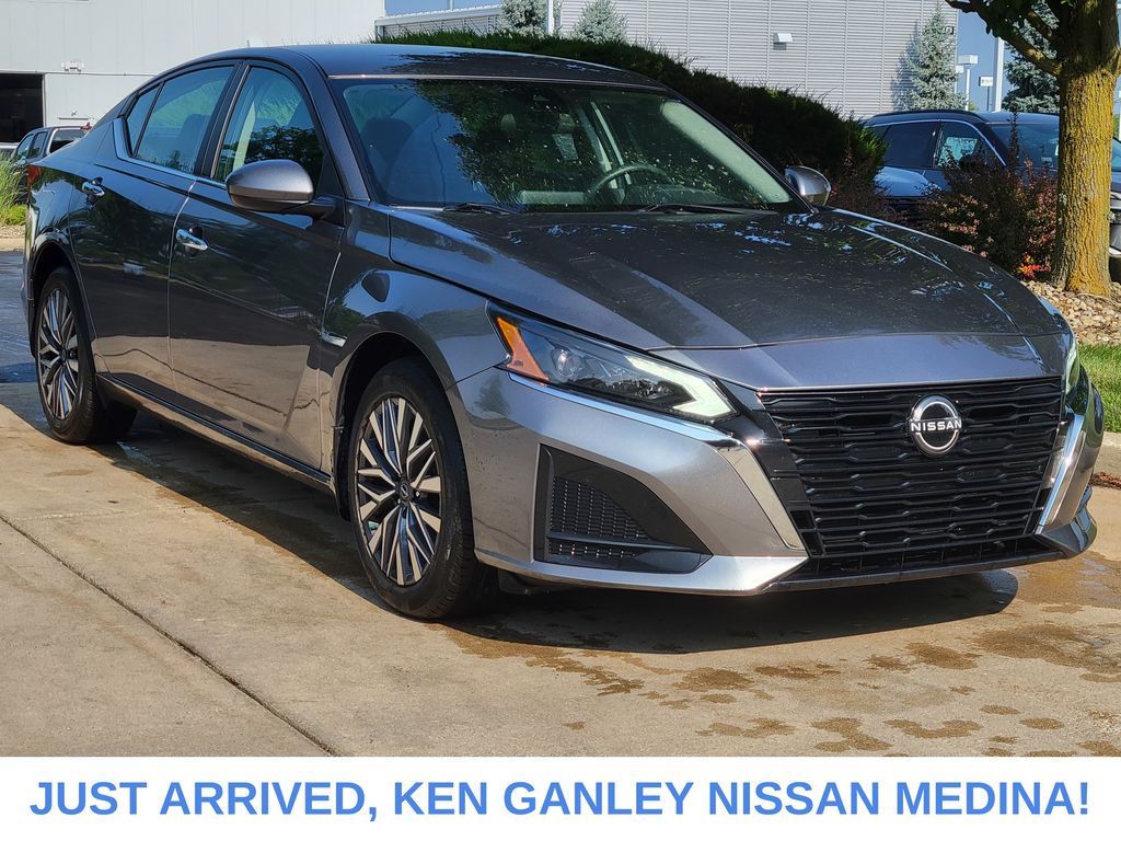 Gray (Gun Metallic) 2023 Nissan Altima Sedan All-Wheel Drive Continuously Variable Transmission