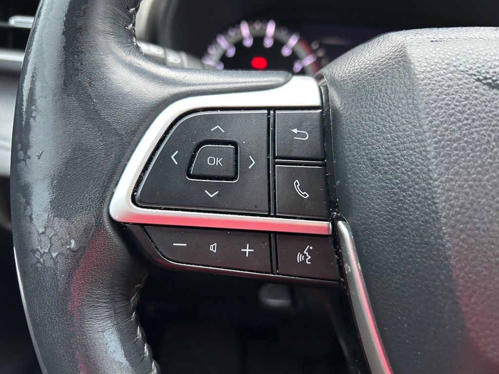 Thumbnail: 2023 Toyota Highlander - 19