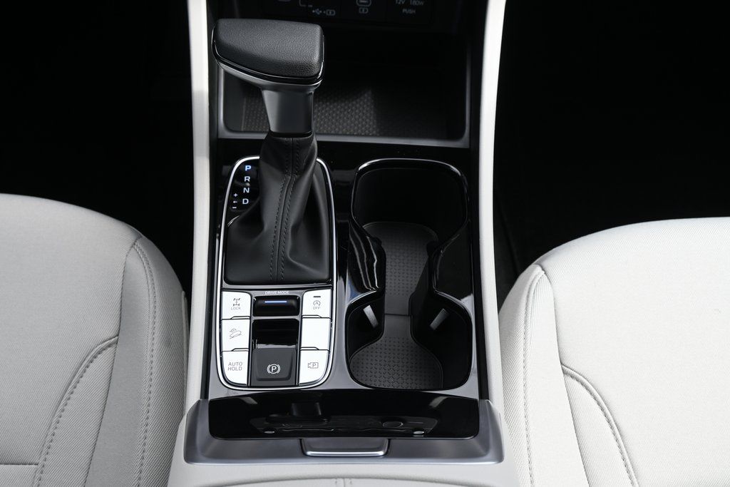 2025 Hyundai Tucson SE - Photo 16