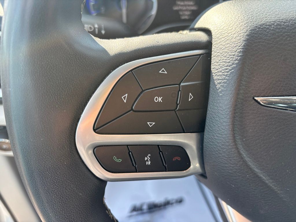 Used 2023 Chrysler Pacifica Van