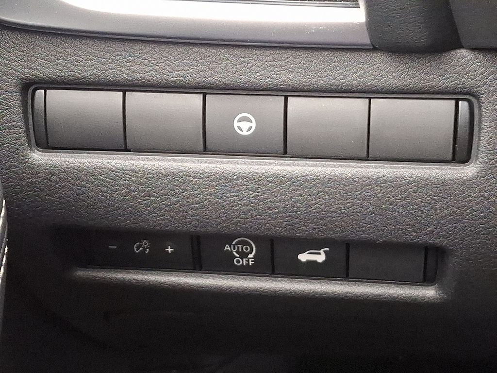 2023 Nissan Rogue SL 24