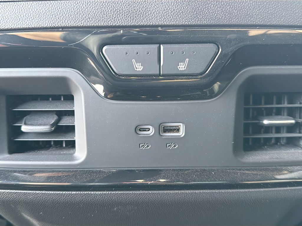 Used 2026 White GMC AT4X image 27