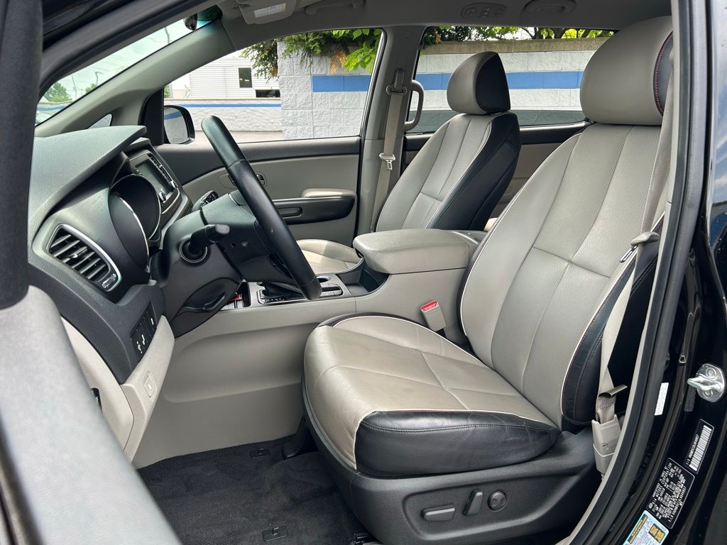 2020 Kia Sedona EX 16