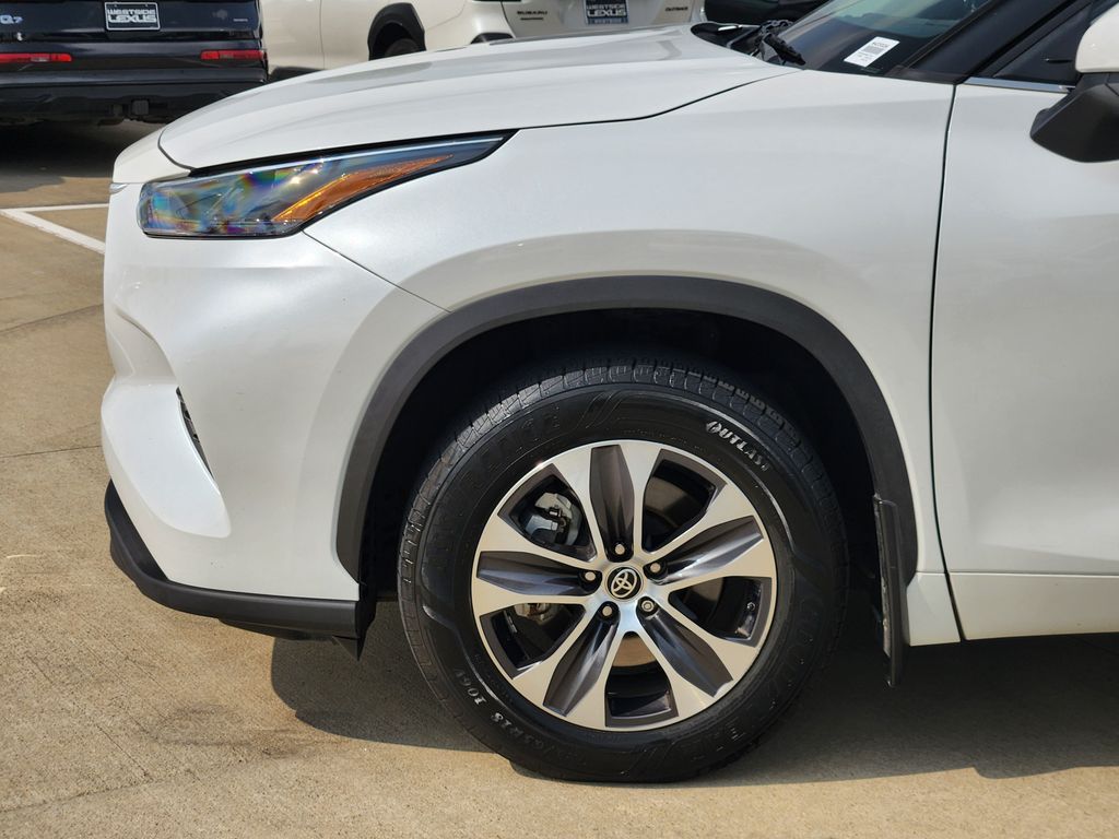2022 Toyota Highlander Hybrid XLE Beige at Toyota of Victoria
