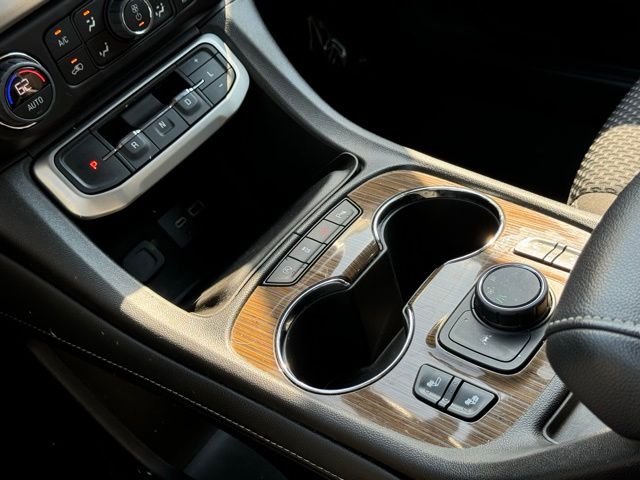 2023 GMC Acadia SLE - Photo 31