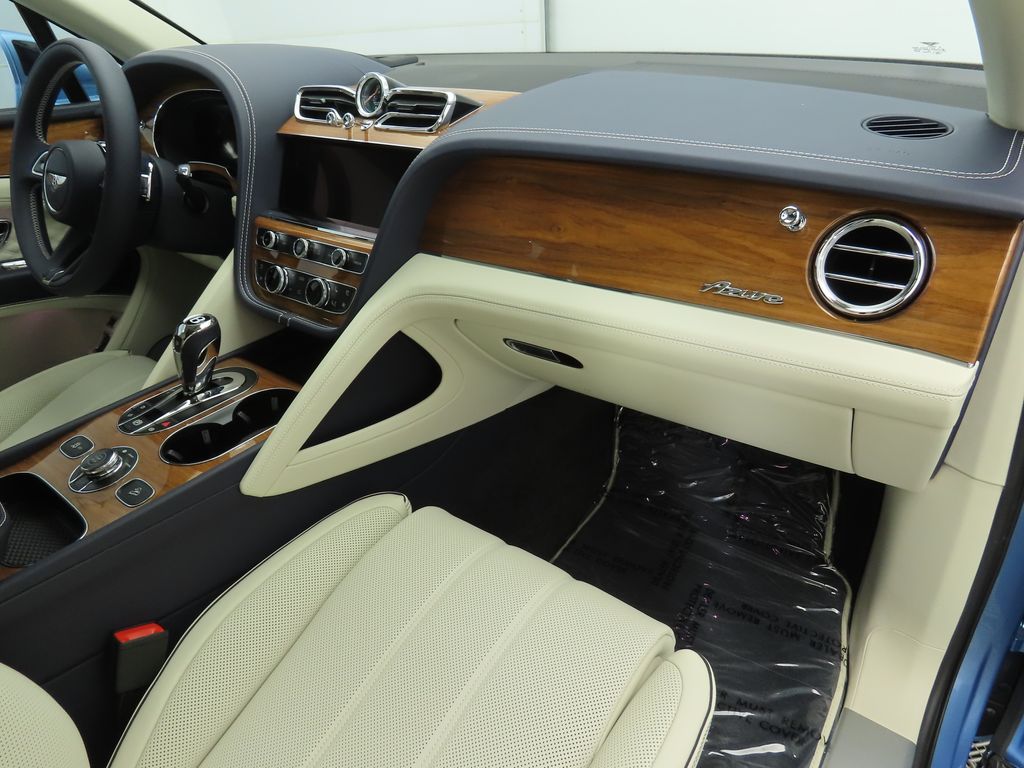 Thumbnail: 2025 Bentley Bentayga - 17