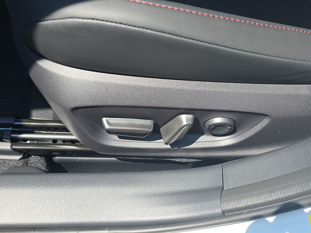 2025 Toyota Prius XSE Premium - Photo 18
