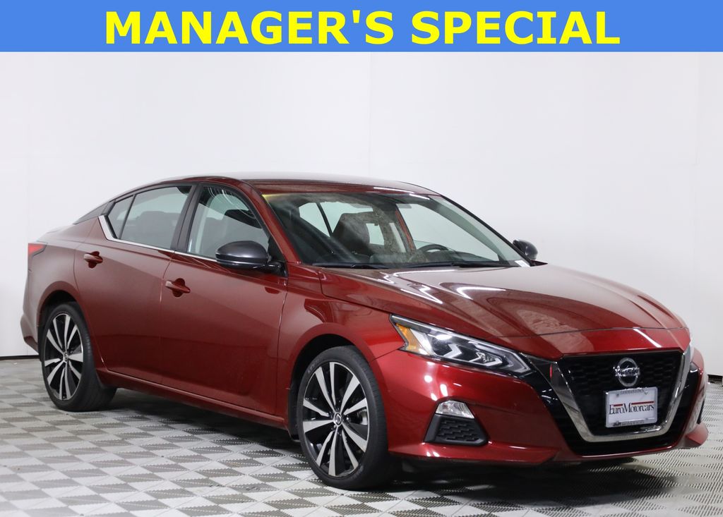 Red (Scarlet Ember Tintcoat) 2021 Nissan Altima 2.5 SR AWD Sedan All-Wheel Drive Continuously Variable Transmission