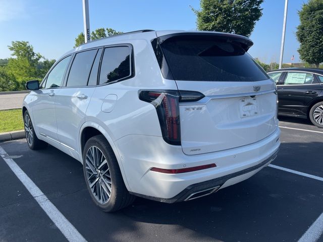 Thumbnail: 2022 Cadillac XT6 - 4