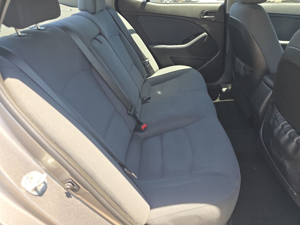 Used 2015 Silver Kia LX image 17