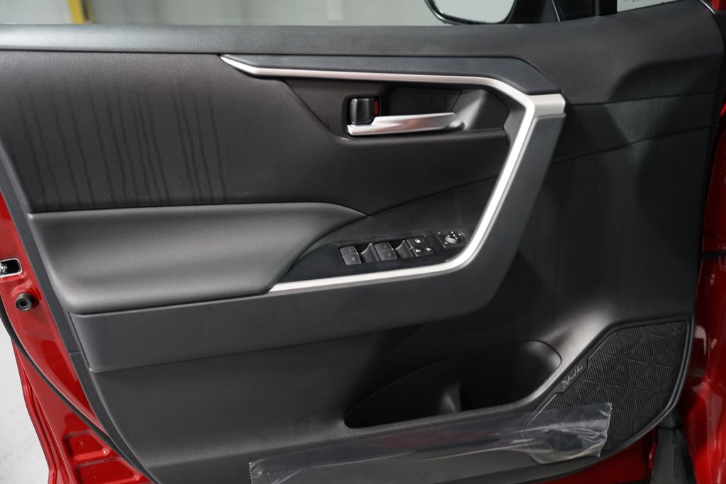 2025 Toyota RAV4 XLE Premium 30