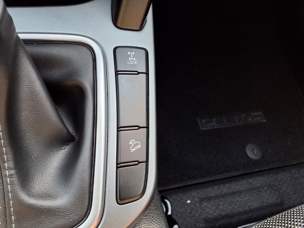 2022 Kia Seltos LX White at Shottenkirk Kia Fort Bend