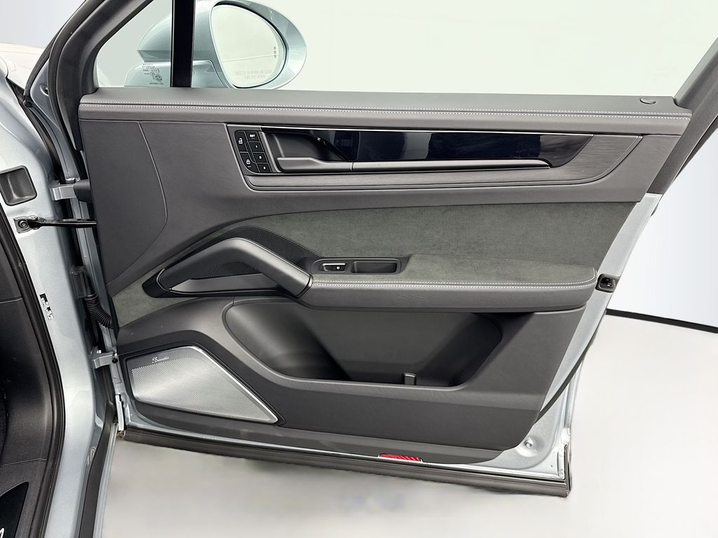 Thumbnail: 2025 Porsche  - 26