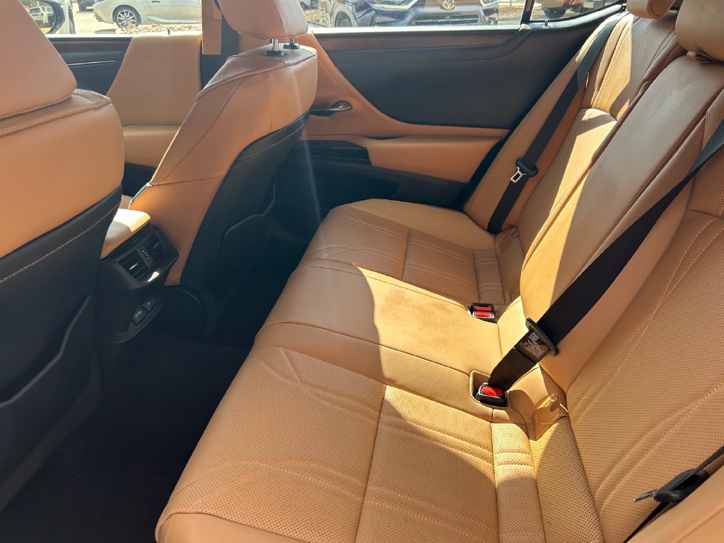Used 2022 Lexus ES Sedan